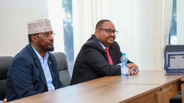 Madaxweynayaasha Puntland iyo Jubaland oo shir siyaasadeed la yeeshay mas’uuliyiinta dalka Imaaraadka Carabta – Puntland Put up