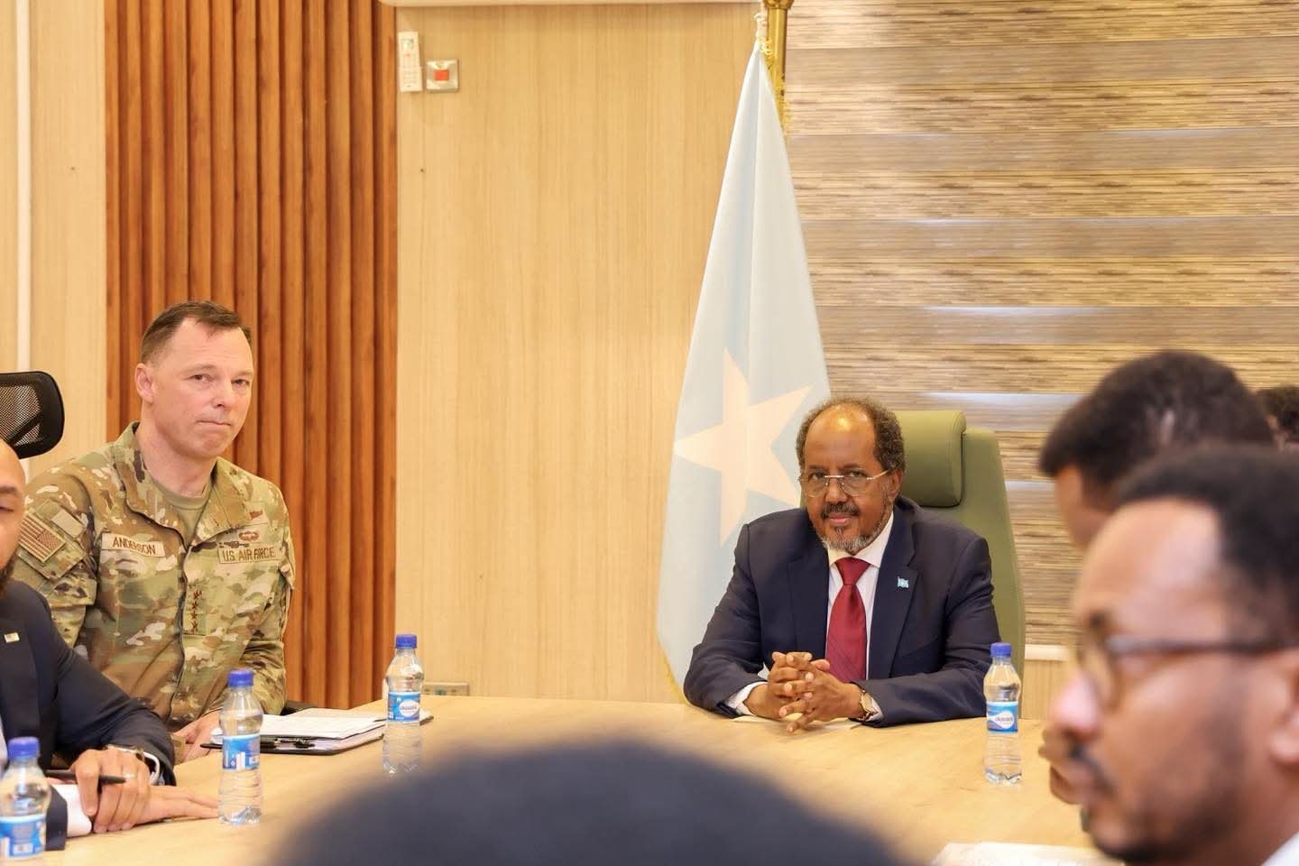 Xasan Sheekh oo la kulmay Taliyaha AFRICOM