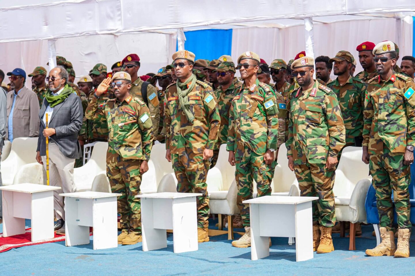Madaxweyne Xasan Sheekh oo tababar ugu soo xiray ciidan